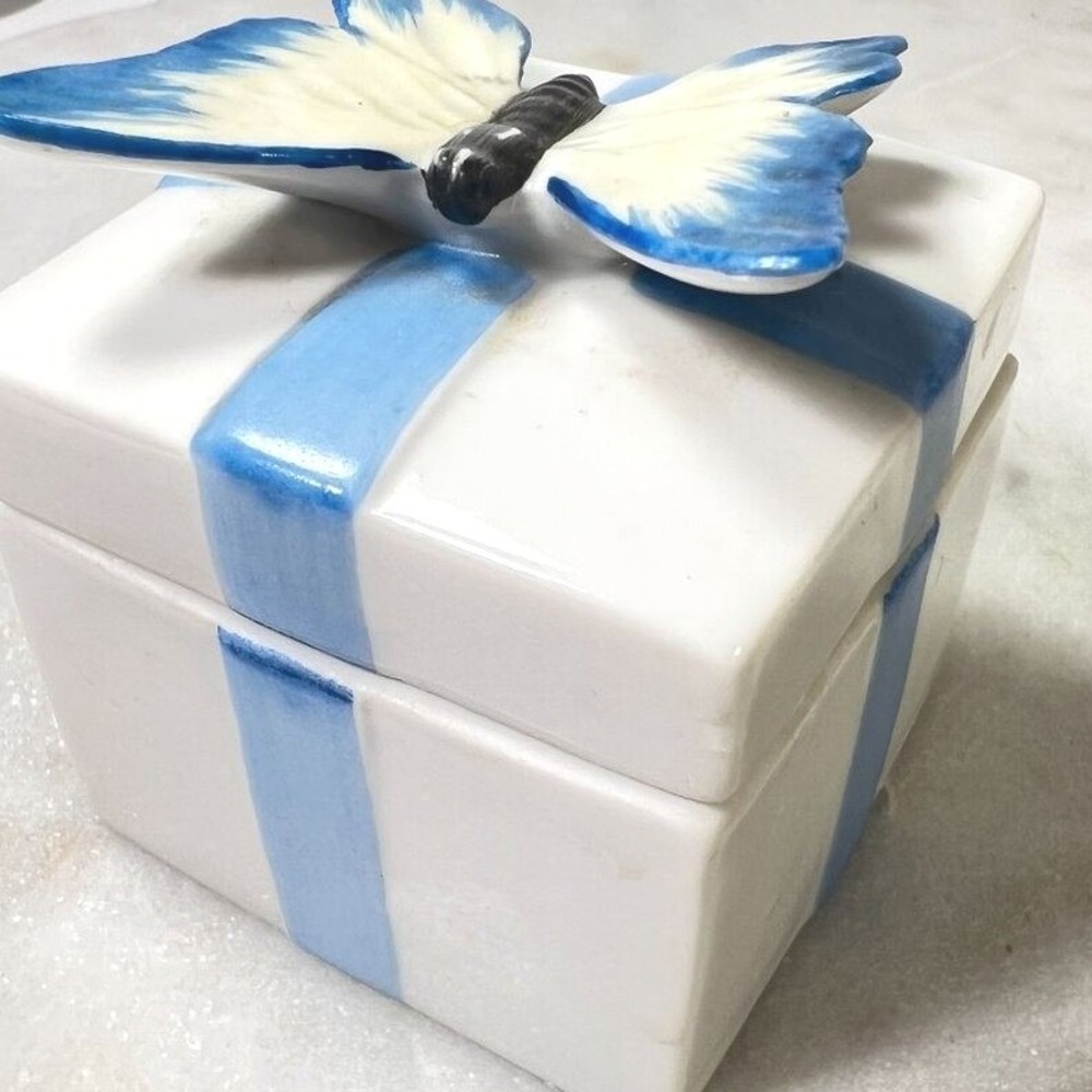 Vtg Butterfly Ceramic Trinket Ring‎ Box Blue & White Gift Design Shafford Japan